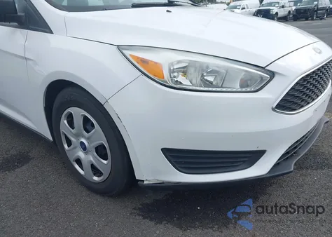 2015 Ford Focus S z USA, uszkodzony, nr VIN 1FADP3E20FL360312